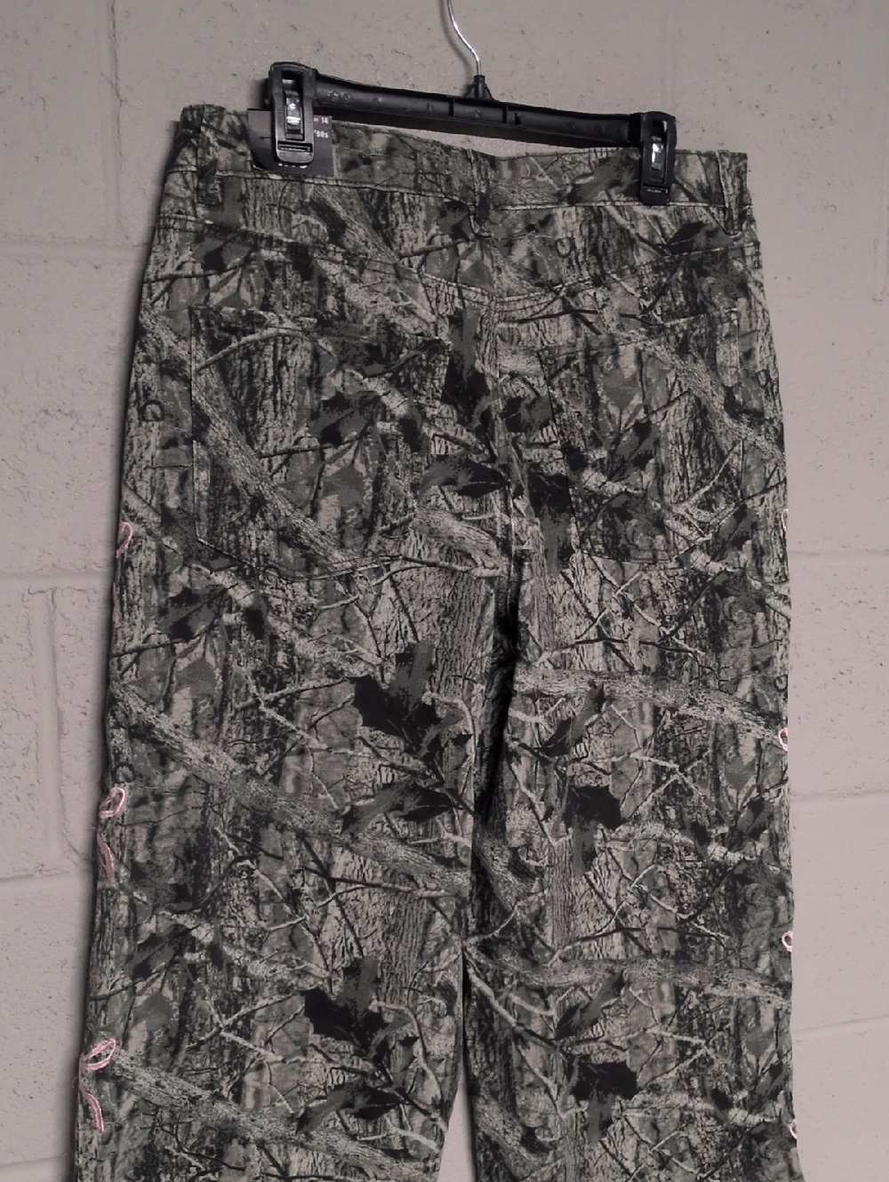 Madden NYC Women’s Ultra 90's Camo Jeans with Bow Embroidery Size 14 NWT - Picture 9 of 10